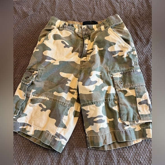 Boys Camo Cargo shorts size 12, great condition! - Picture 1 of 2